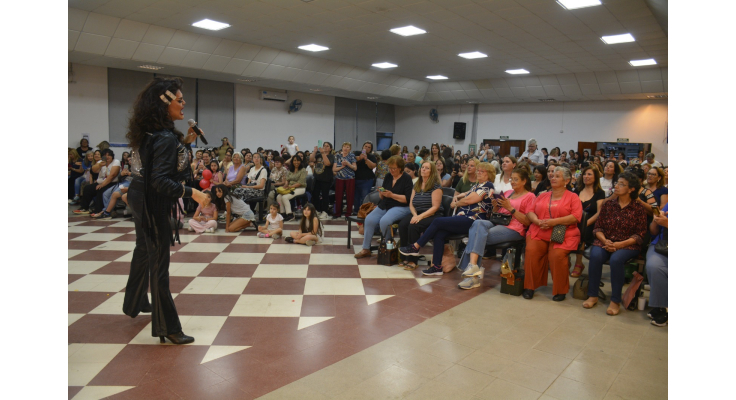 Las mamás de Oro Verde festejaron con espectáculos, sorteos y diversión