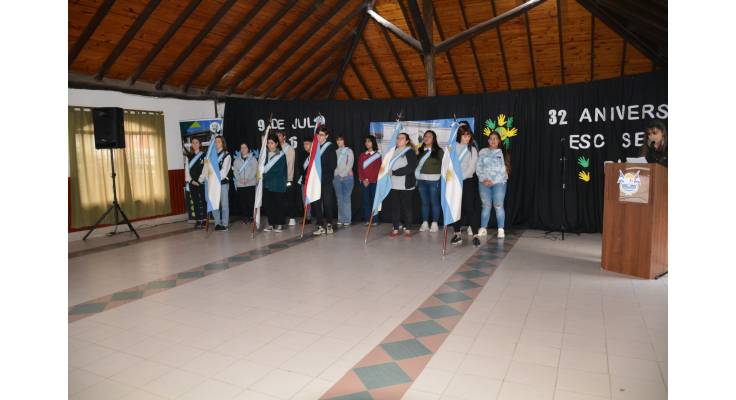 ACTO POR EL DÍA DE LA INDEPENDENCIA Y UN NUEVO ANIVERSARIO DE LA ESCUELA VERA PEÑALOZA