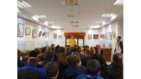 Alumnos de la Escuela Parroquial “Jesús, Maestro y Señor” visitaron la muestra de Jorge Méndez