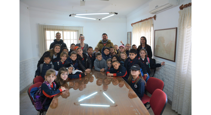 ALUMNOS DE LA ESCUELA PARROQUIAL VISITARON EL MUNICIPIO