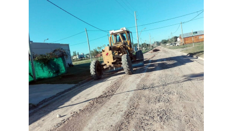 AVANZA EL ACONDICIONAMIENTO DE CAMINOS EN LOS BARRIOS OASIS I, II Y III