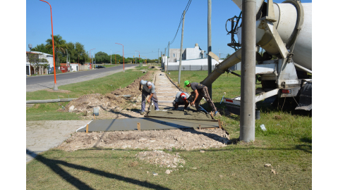 AVANZA LA CONSTRUCCIÓN DE LA SENDA PEATONAL EN CALLE LOS CEDROS