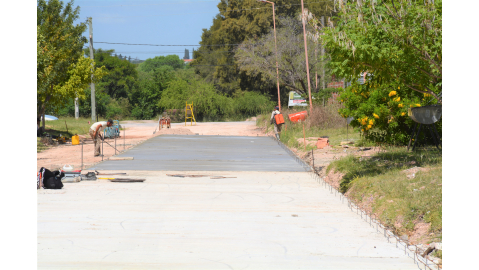 AVANZA LA PAVIMENTACIÓN DE CALLE LOS CHINGOLOS