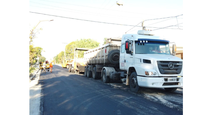 AVANZA LA REPAVIMENTACIÓN DE CALLE LOS JACARANDAES