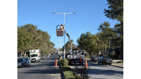 Avenida Los Eucaliptos: instalan iluminación Led