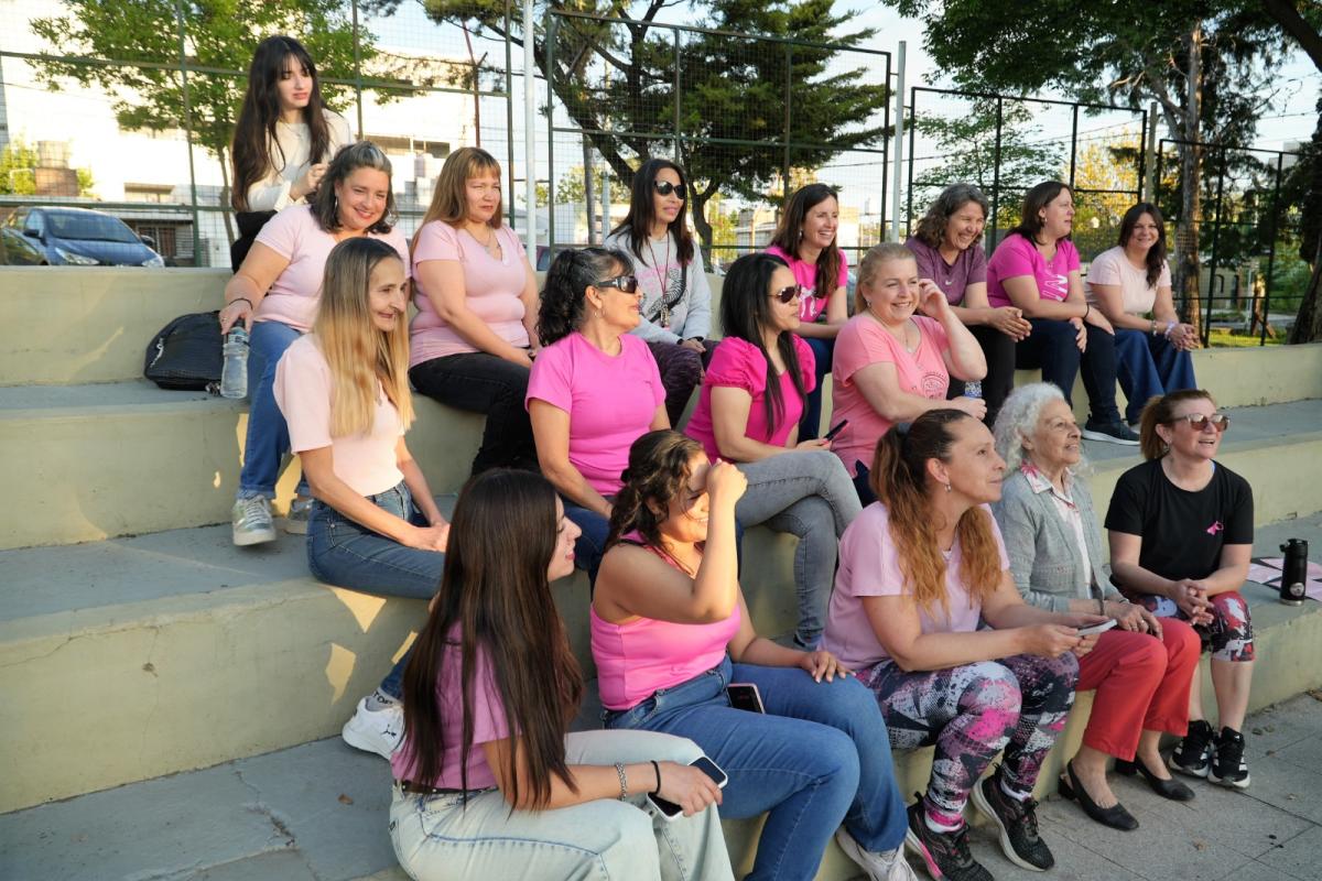 Charla informativa sobre prevención del cáncer de mama