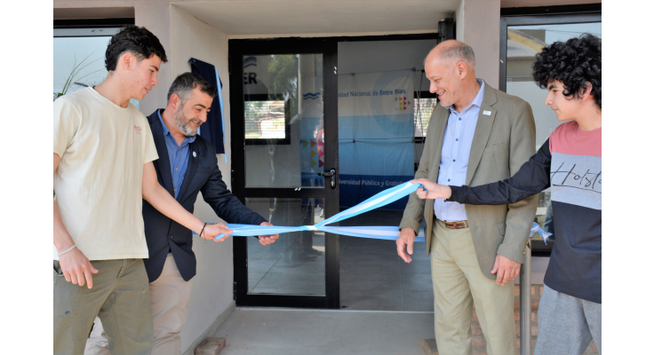 Clement participió de la inauguración del nuevo edificio de las residencias estudiantiles
