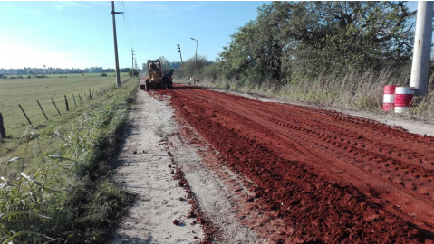 Colocan ripio en Av. Los Laureles al final