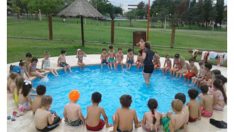 COMIENZA ESTE MARTES 19 DE NOVIEMBRE LA INSCRIPCIÓN A LA ESCUELA DE NATACIÓN Y VIDA EN LA NATURALEZA