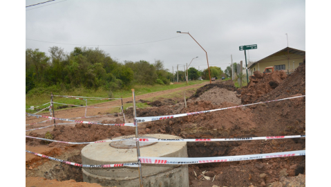 COMIENZA POR CALLE LOS QUEBRACHOS LA OBRA DE DESAGÜES PLUVIALES Y CORDÓN CUNETA EN LOMAS DE ORO VERDE