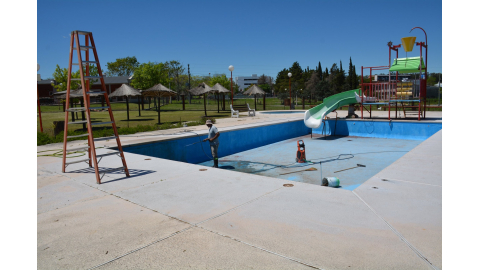 COMPLEJO DE PILETAS: PREPARAN LAS INSTALACIONES PARA ESTA TEMPORADA