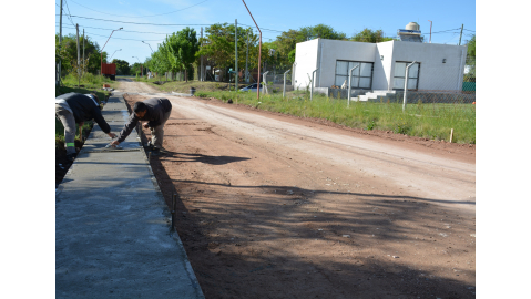 CONTINÚA LA CONSTRUCCIÓN DEL CORDÓN CUNETA EN CALLE LOS TEROS