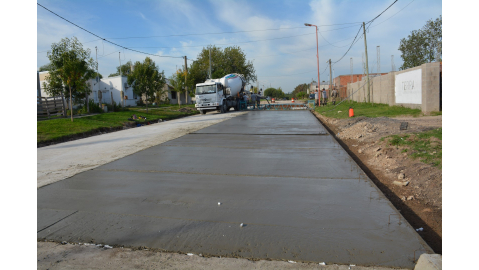 CONTINÚA LA PAVIMENTACIÓN DE CALLE LOS CHINGOLOS