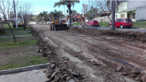 Continúa la reconstrucción de Av. Los Chañares