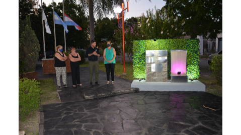 DESCUBRIERON EL MEMORIAL QUE HONRA A LAS VÍCTIMAS DE CORONAVIRUS EN LA LOCALIDAD