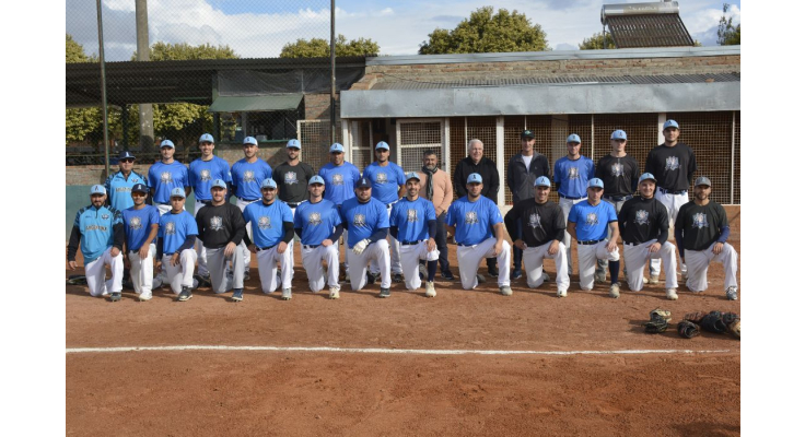 El intendente Clement visitó al equipo argentino mayor masculino de softbol