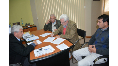 EL MUNICIPIO FIRMÓ UN COMODATO PARA UTILIZAR LOS TERRENOS DEL HIPÓDROMO CON FINES DEPORTIVOS