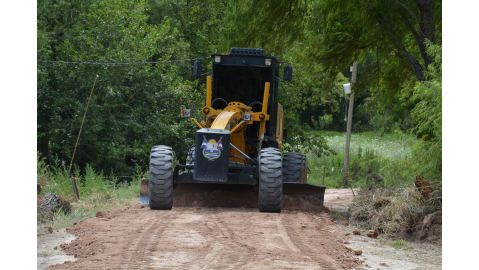 EL MUNICIPIO MEJORA CAMINOS EN LA ESCUELA ALBERDI