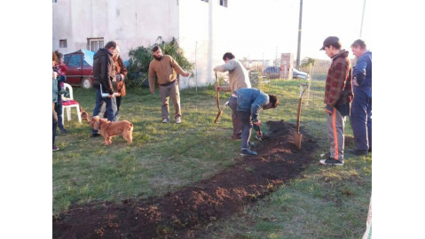 El taller de Huerta Orgánica colaboró con la construcción de una huerta familiar