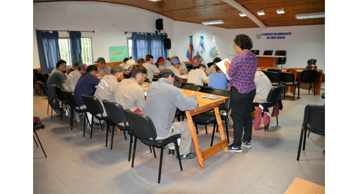 EMPLEADOS MUNICIPALES INICIARON EL CURSADO PARA FINALIZAR SUS ESTUDIOS SECUNDARIOS