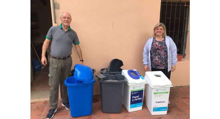 ENTREGA DE CESTOS DE RESIDUOS