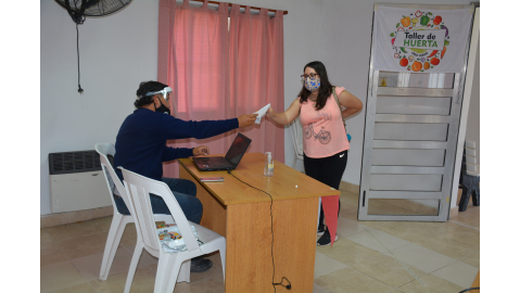 ENTREGA DE SEMILLAS EN EL CENTRO INTEGRADOR COMUNITARIO LOCAL