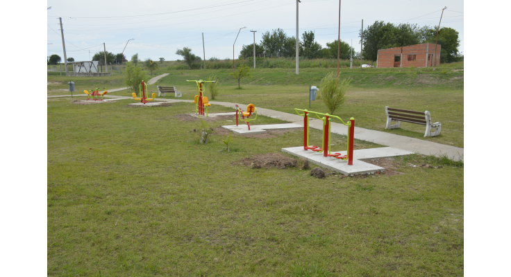 Instalaron equipos de gimnasia en la plaza de Reservas de Oro Verde