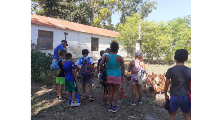 LOS GRUPOS DE NIÑOS MÁS PEQUEÑOS DE LA COLONIA HICIERON SU PASEO DE CIERRE
