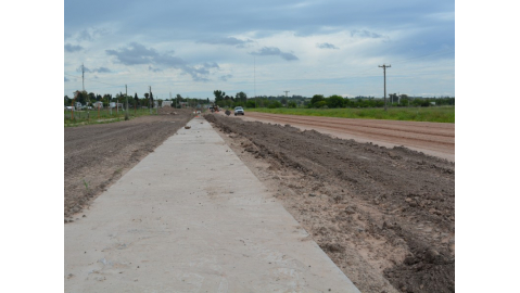 Los trabajos en la pavimentación que une Oro Verde con Tezanos Pinto no se detienen