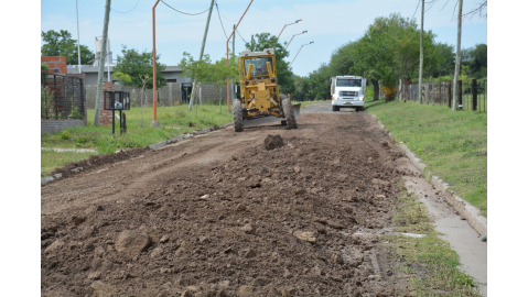 MANTENIMIENTO DE CALLES EN LOS BARRIOS OASIS Y MEJORAMIENTO EN CAMINOS VECINALES
