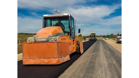 ORO VERDE- TEZANOS PINTO: LA OBRA DE PAVIMENTACIÓN ESTÁ EN SU ETAPA FINAL