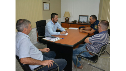 OSCAR TOLEDO SE REUNIÓ ESTA MAÑANA CON EL COMISARIO LOCAL