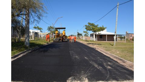 PAVIMENTACIÓN DE CALLE LAS CARDENILLAS: ACCESO A LOS BARRIOS OASIS II, III y IV POR LOS ÑANDÚES