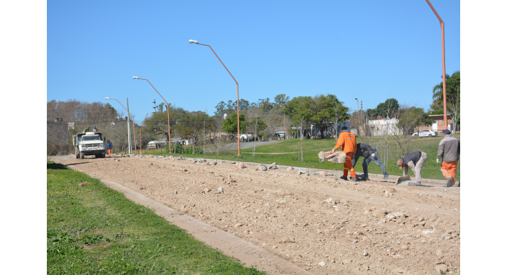 PREPARAN LA CALZADA PARA LA PAVIMENTACIÓN EN LAS CHILCAS