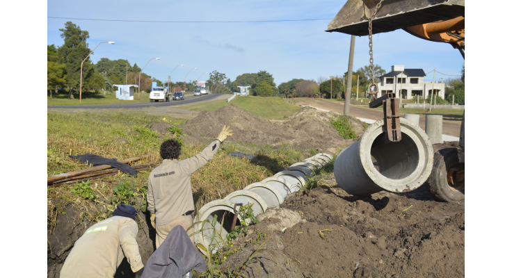 Prosigue la construcción del desagüe pluvial en la zona de la senda peatonal