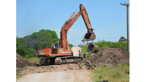 RECONSTRUCCIÓN DE AVENIDA LOS CHAÑARES: COMENZARON LOS TRABAJOS DE DESAGÜES PLUVIALES