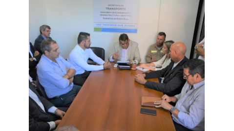 REUNIÓN PARA AVANZAR SOBRE LA VUELTA DEL TREN QUE UNE ORO VERDE- PARANÁ