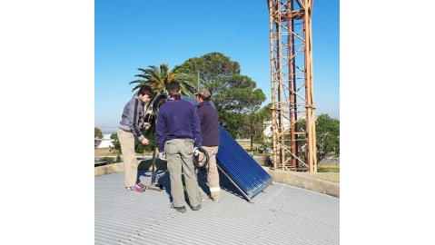 SE INSTALARON TERMOTANQUES SOLARES EN EL SALÓN COMUNITARIO DE EL TRIANGULAR