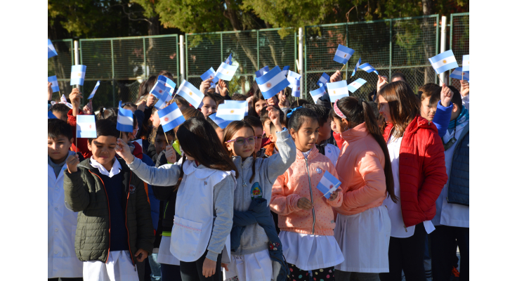 SE REALIZÓ EL ACTO POR EL DÍA DE LA BANDERA Y LOS ALUMNOS DE 4T0 GRADO PROMETIERON LEALTAD A LA INSIGNIA NACIONAL
