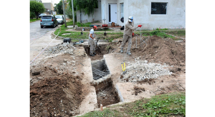 SUMIDEROS PLUVIALES EN CALLE LOS CANARIOS Y LOS PARAÍSOS