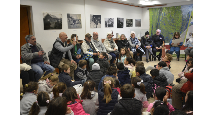 Tejiendo redes: alumnos del Departamento de Aplicación visitaron el museo