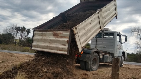 TRABAJAN EN LA OBRA DEL DESTACAMENTO POLICIAL EN EL TRIANGULAR