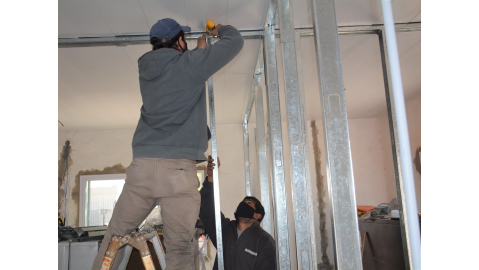 TRABAJOS EN LA SALA DE ESPERA DESTINADA A TRÁMITES EN EL ÁREA DE TRÁNSITO