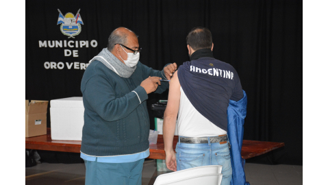 VACUNACIÓN  A DOCENTES CON RESIDENCIA EN ORO VERDE
