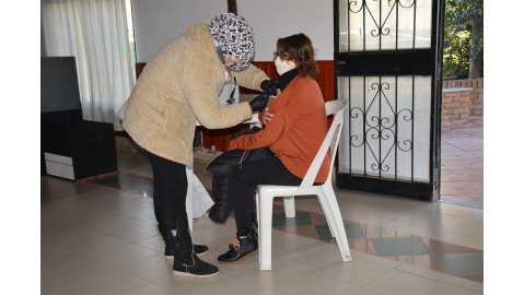 VACUNARON A LOS PRIMEROS MAYORES DE 40 AÑOS