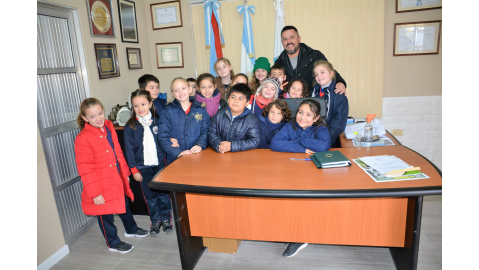 VISITA ESCOLAR AL EDIFICIO MUNICIPAL